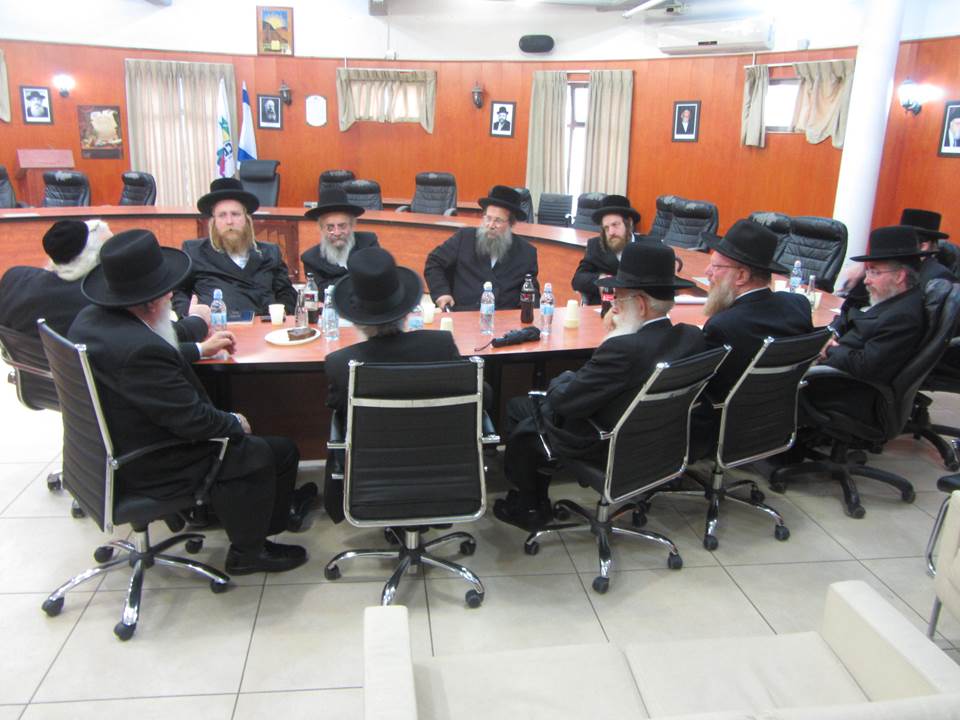 מאבק הסמינרים: המועצות יכריעו האם לפרק את המחוז החרדי