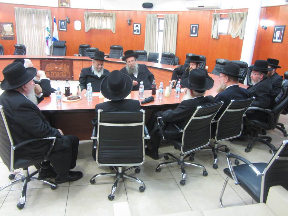 מאבק הסמינרים: המועצות יכריעו האם לפרק את המחוז החרדי