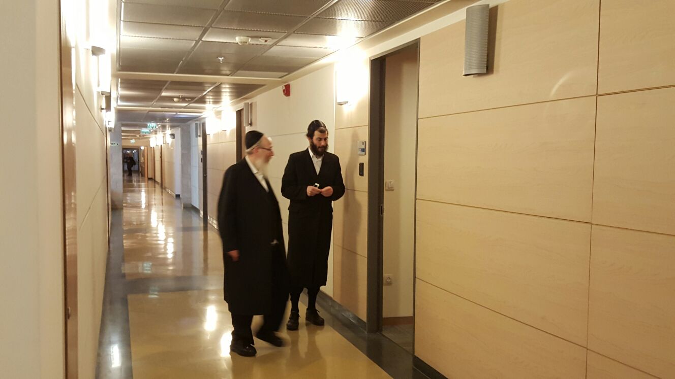 בשעה זו: החרדים דנים עם השרה איילת שקד על חוק הגיוס