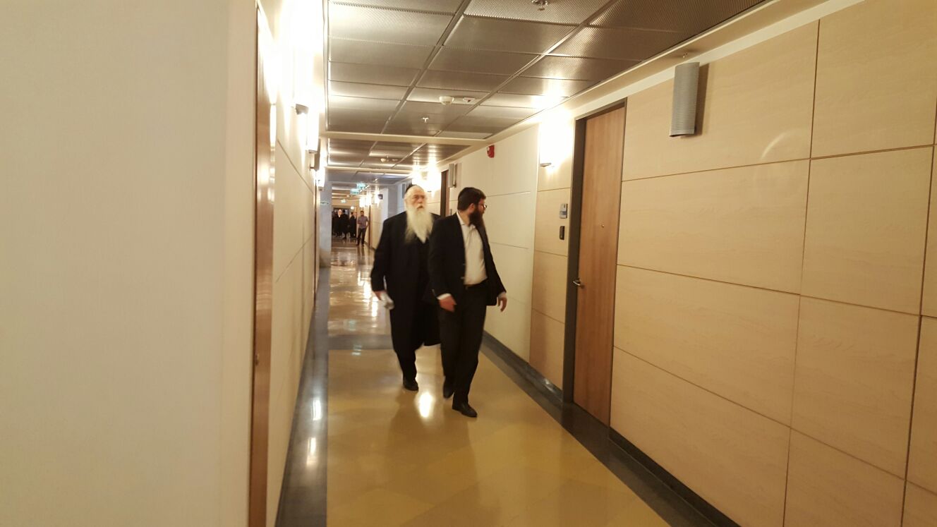 בשעה זו: החרדים דנים עם השרה איילת שקד על חוק הגיוס