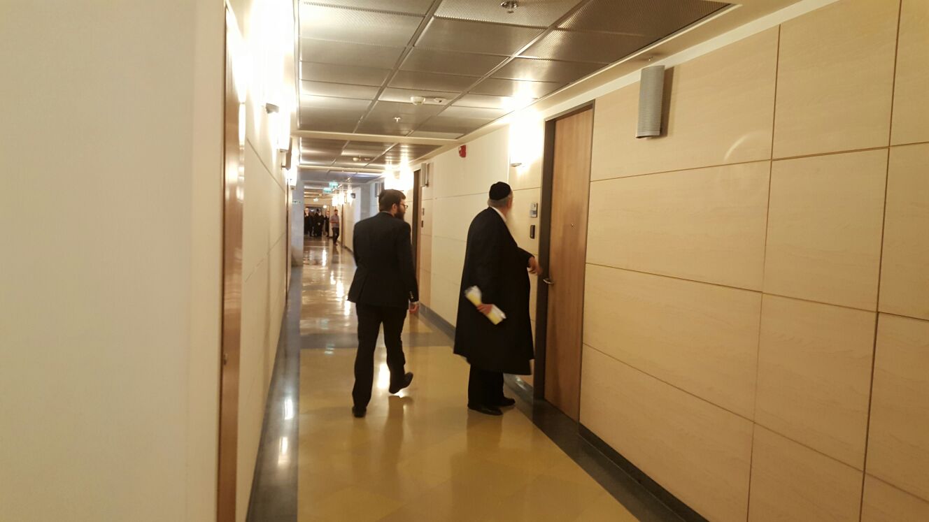 בשעה זו: החרדים דנים עם השרה איילת שקד על חוק הגיוס