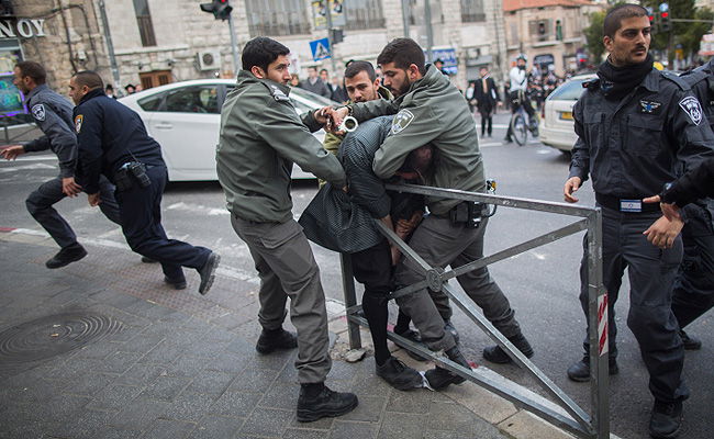 הפגנה סוערת נגד הגיוס. ארכיון