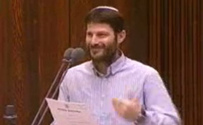 סמוטריץ' נקרע במליאה. צפו בחיקוי רזה לפירון