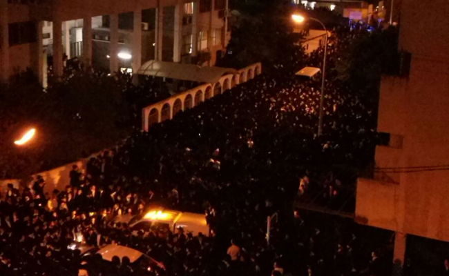 ההלוויה, הערב