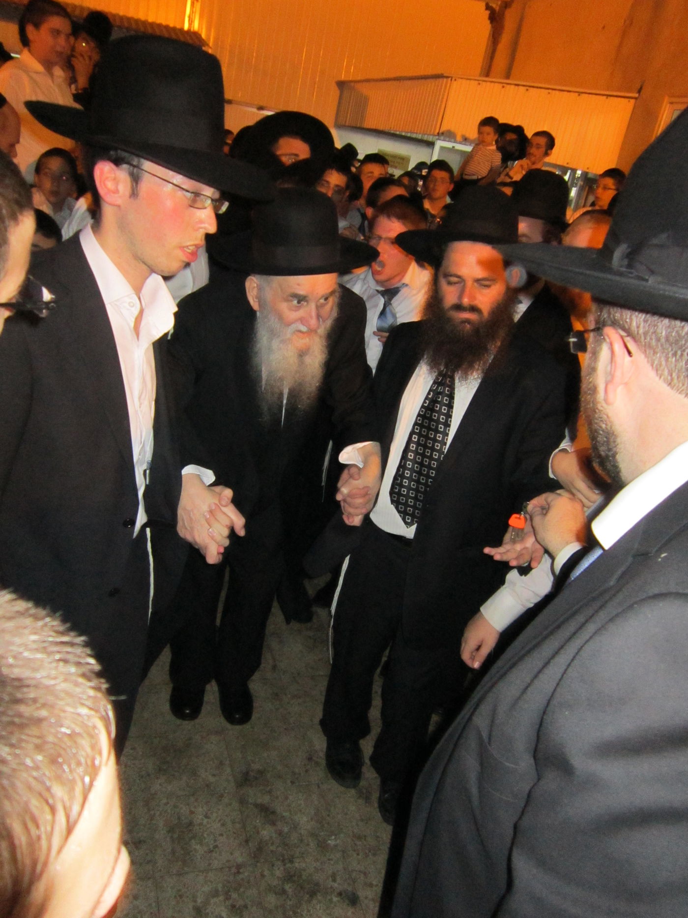 צפו בגלריה: מראות מחייו של הגאון הרב דב צבי קרלנשטיין זצ"ל