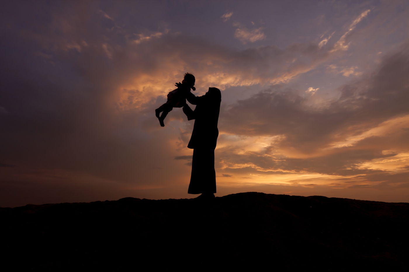 תחנכו את הילדים להחמיר, זה בסדר. אבל בלי 'להוריד' את האחר | טור מטלטל