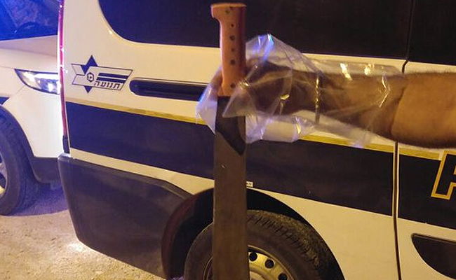 הסכין שנמצאה ברכבו של המחבל