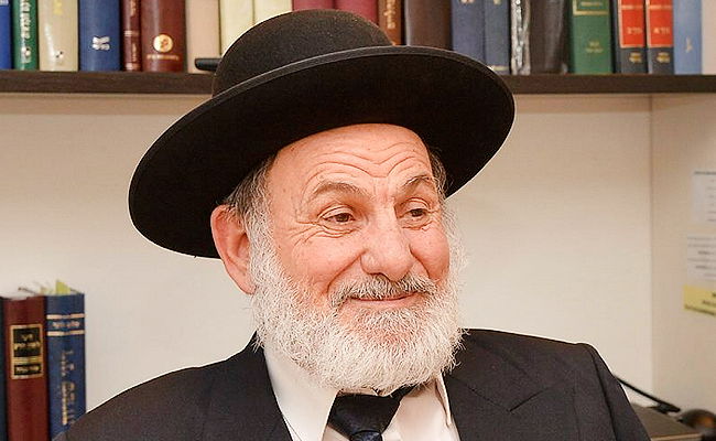 הרב ציון בוארון: אין לצרף למניין משתמשי קלנועית בשבת