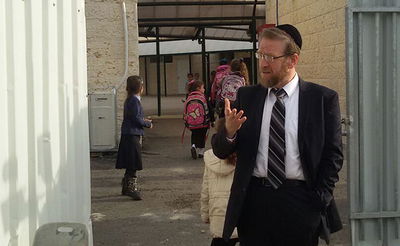 פינדרוס בשערי בית הספר