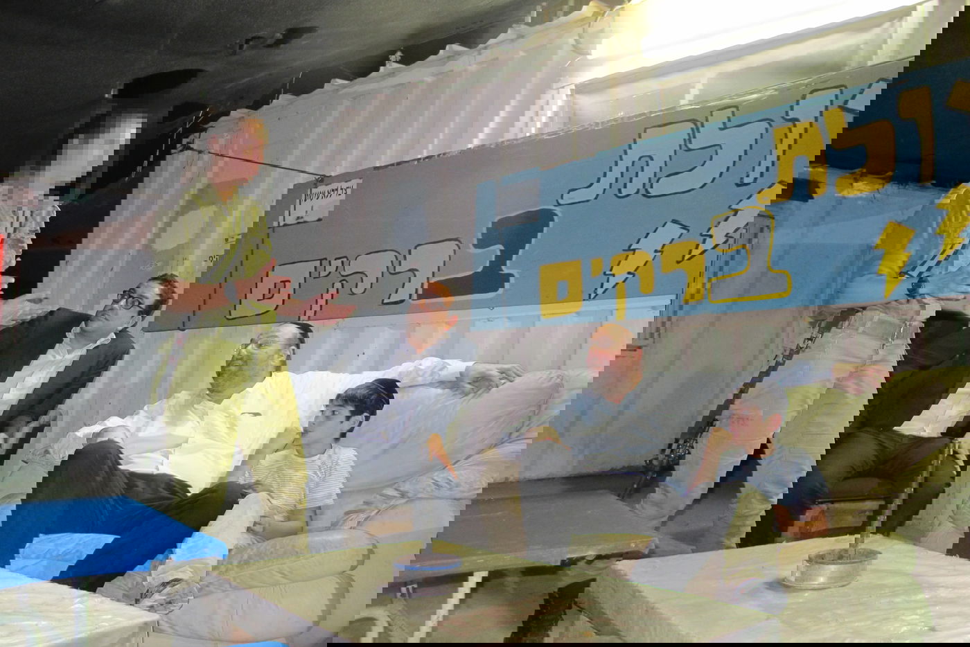 הנגיד רכניץ פינק את החיילים: "עוזרים במלחמה נגד הטרור"