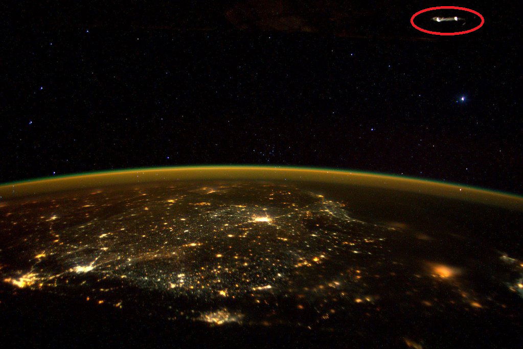 האסטרונאוט צייץ וחובבי העב"מים נזעקו