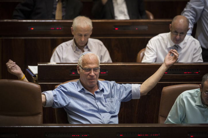 הצבעות, עייפות וצעקות • כך נראתה ההצבעה בכנסת על חוק התקציב