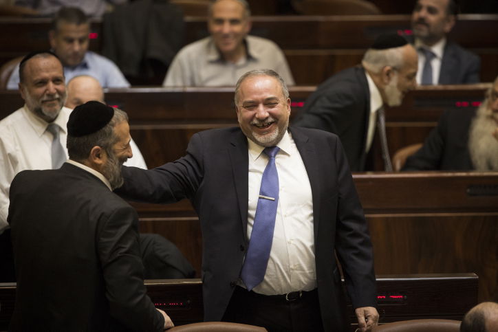 הצבעות, עייפות וצעקות • כך נראתה ההצבעה בכנסת על חוק התקציב