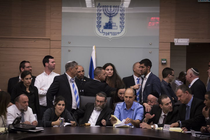 הצבעות, עייפות וצעקות • כך נראתה ההצבעה בכנסת על חוק התקציב