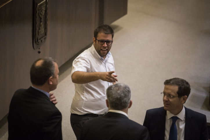 הצבעות, עייפות וצעקות • כך נראתה ההצבעה בכנסת על חוק התקציב