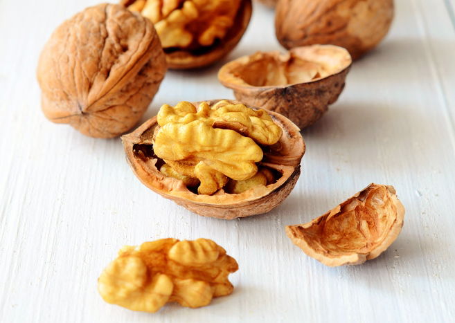 חופן אגוזי מלך ביום יכול למנוע התקף לב