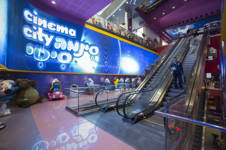 מגיש העתירה: "להחרים את הסינמה סיטי עד שיפתח בשבת"