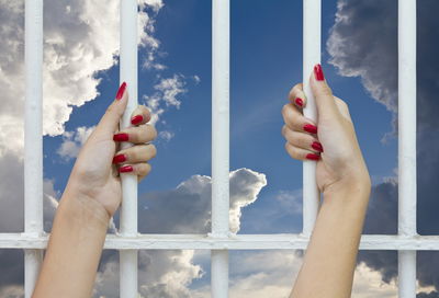 בלי אזיקים: לצאת מ'הכלא של החיים'