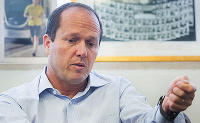 ניר ברקת, ניסה לבצע מחטף