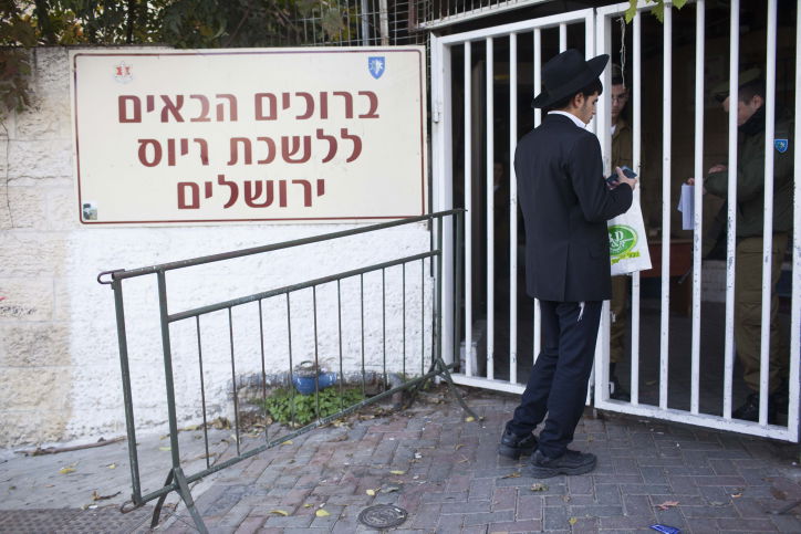 קצין בצה"ל ל"כיכר השבת": "יהיה יותר קל לגייס חרדים שרוצים"