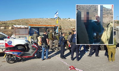 המחבל על רקע זירת הפיגוע