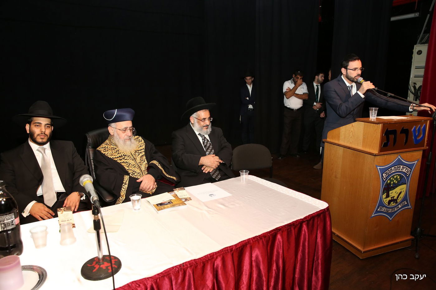 הראשל"צ הגר"י יוסף בכנס חיזוק לנשות פתח תקווה • גלריה