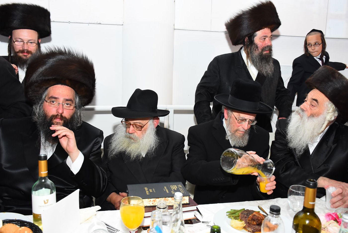 חתונת בן הנגיד חיים יענקל ליבוביץ עם בת האדמו"ר • תיעוד