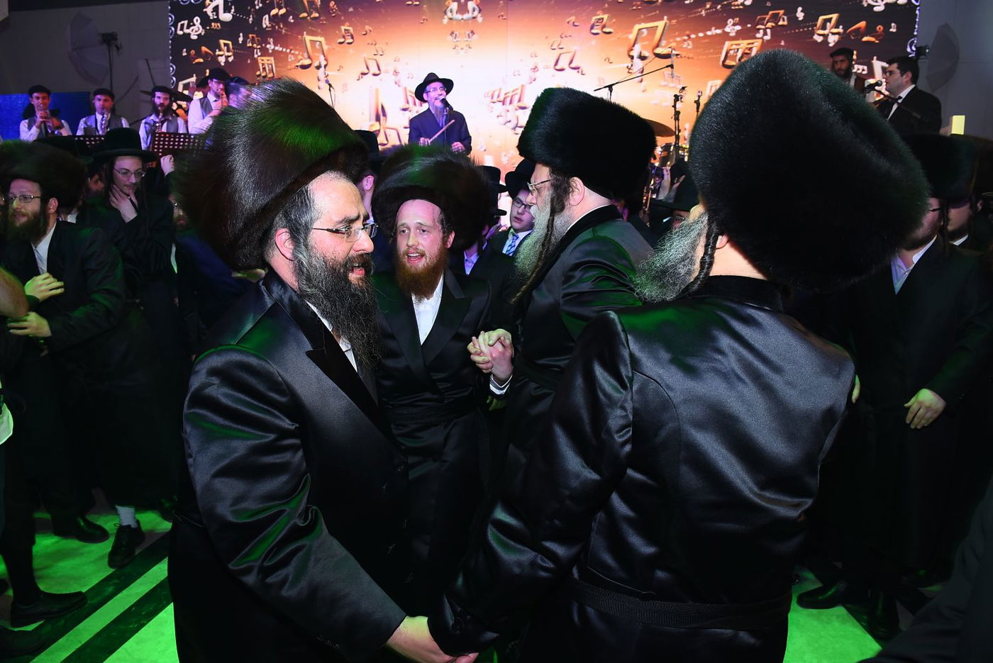 חתונת בן הנגיד חיים יענקל ליבוביץ עם בת האדמו"ר • תיעוד