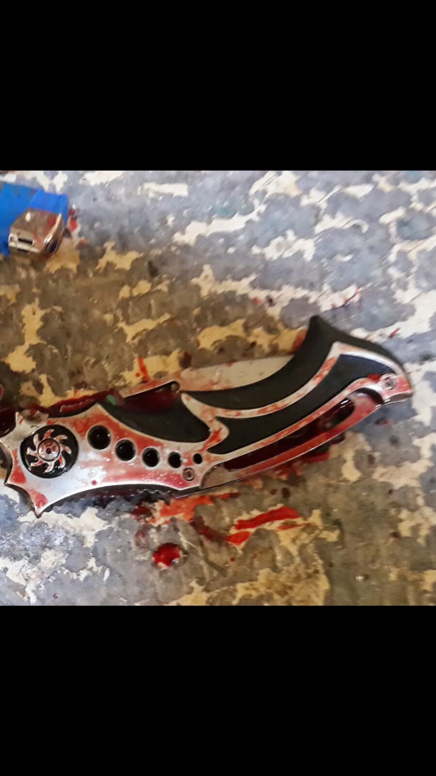 פיגוע דקירה בשער שכם: שוטר נפצע קל עד בינוני; המחבל חוסל