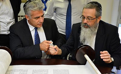 לפיד ויעלון כתבו אות בס"ת עבור חיילי צה"ל