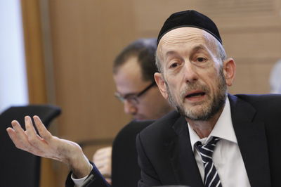 מקלב: "החרדים לא משתתפים בהדלקת חנוכיה בכותל, ומגלים איפוק"