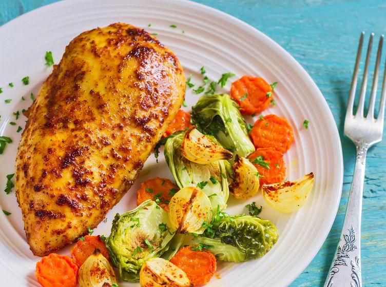 חזה עוף בתנור בתיבול מעודן שכולם אוהבים