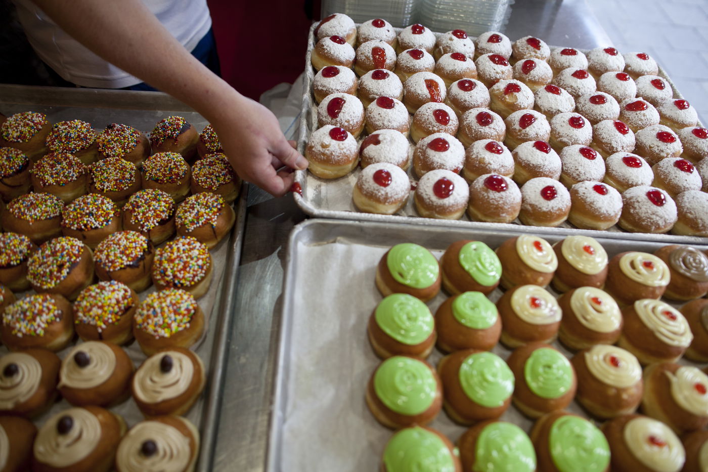 הסופגניות כבר מוכנות • גלריה צבעונית מירושלים