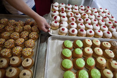 הסופגניות כבר מוכנות • גלריה צבעונית מירושלים