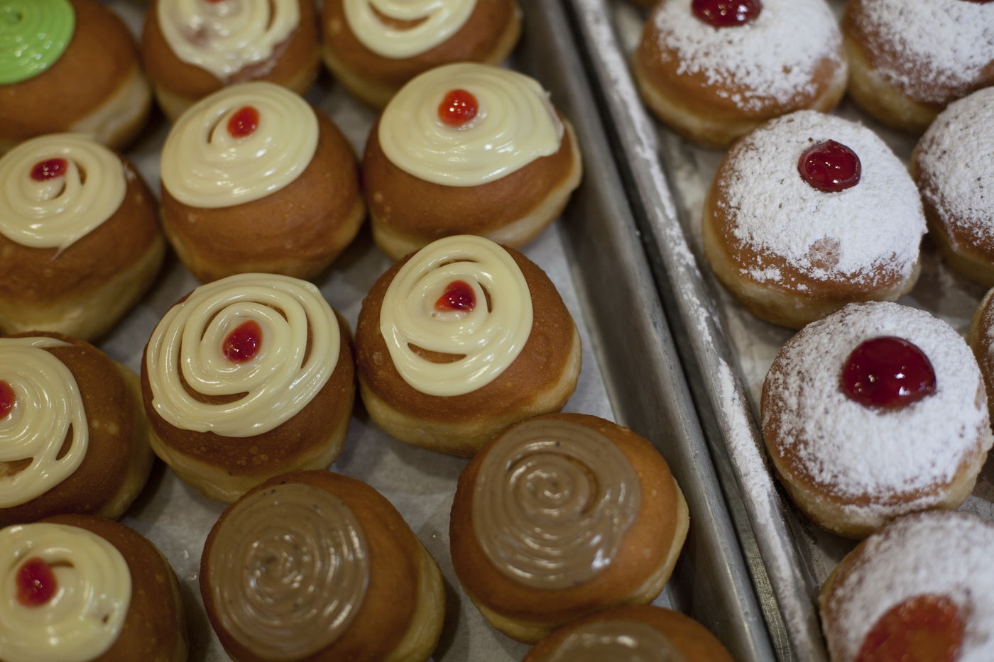 הסופגניות כבר מוכנות • גלריה צבעונית מירושלים