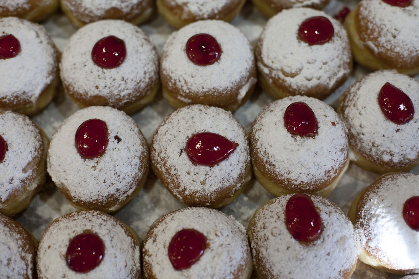 הסופגניות כבר מוכנות • גלריה צבעונית מירושלים