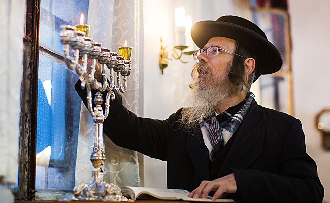 הדלקה במאה שערים