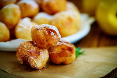 סופגניות תפוחים אווריריות וטעימות