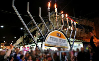 חנוכייה חב"דית, אילוסטרציה