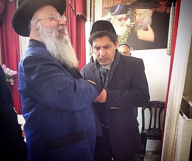 המקובל רבי בניהו שמואלי ועוזרו ר' מרדכי חסידים