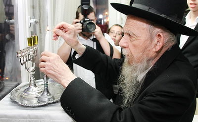 תיעוד מפוניבז': ראש הישיבה הדליק בביתו