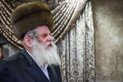 הרבי מקוסוב ויז'ניץ הדליק עם ה'קולפיק'. צפו