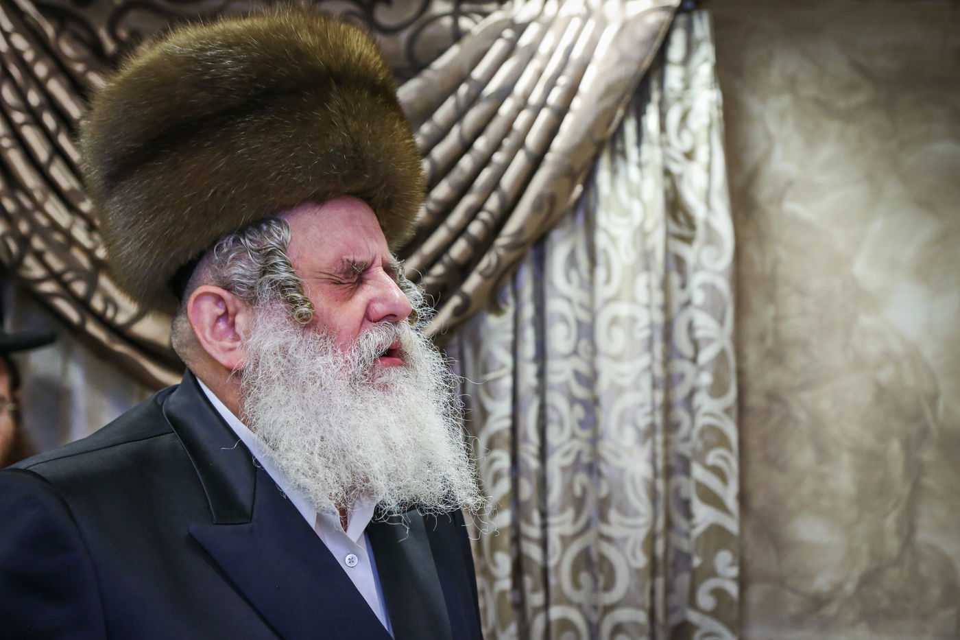 הרבי מקוסוב ויז'ניץ הדליק עם ה'קולפיק'. צפו