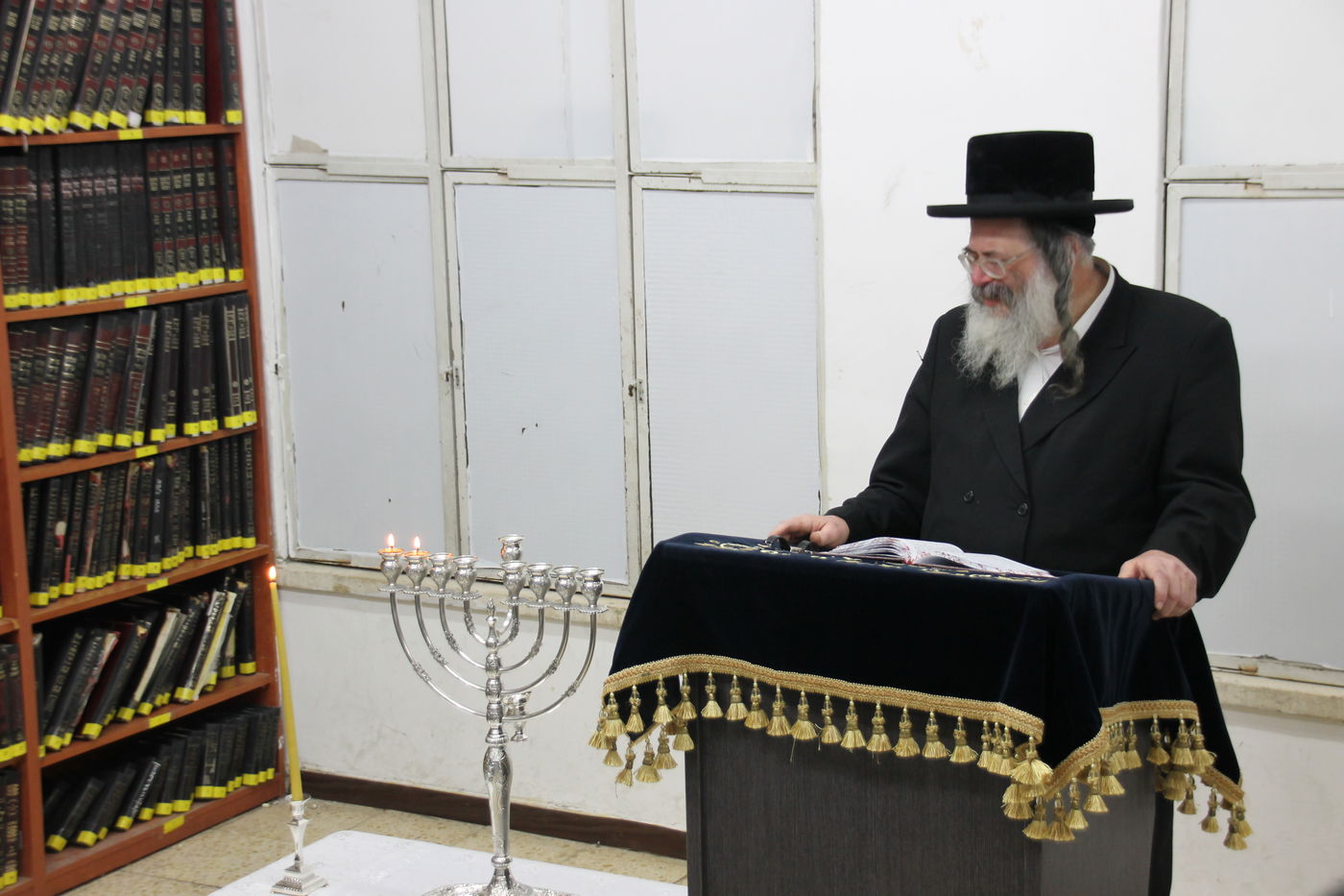 אדמו"רי בני ברק בהדלקת הנר השני • גלריה