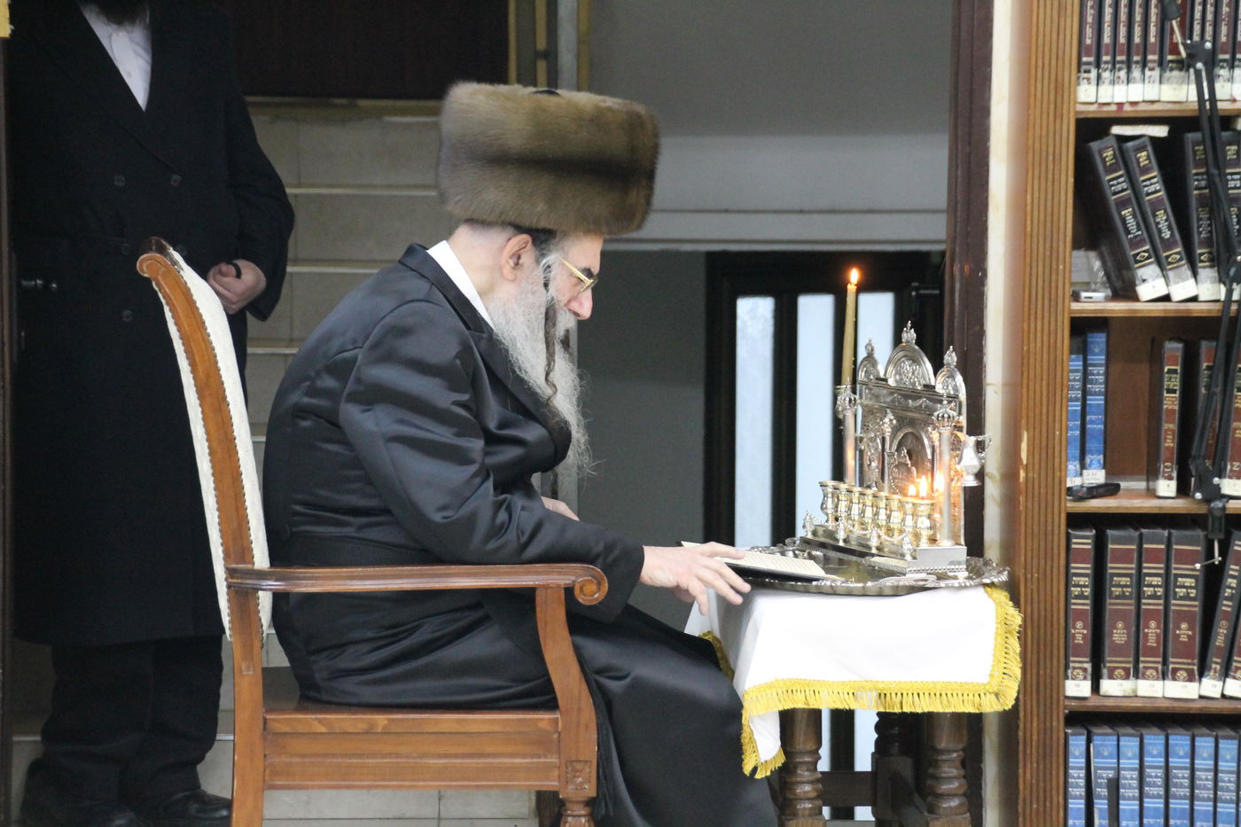 אדמו"רי בני ברק בהדלקת הנר השני • גלריה