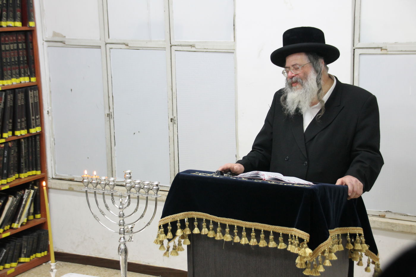 אדמו"רי בני ברק בהדלקת הנר השני • גלריה