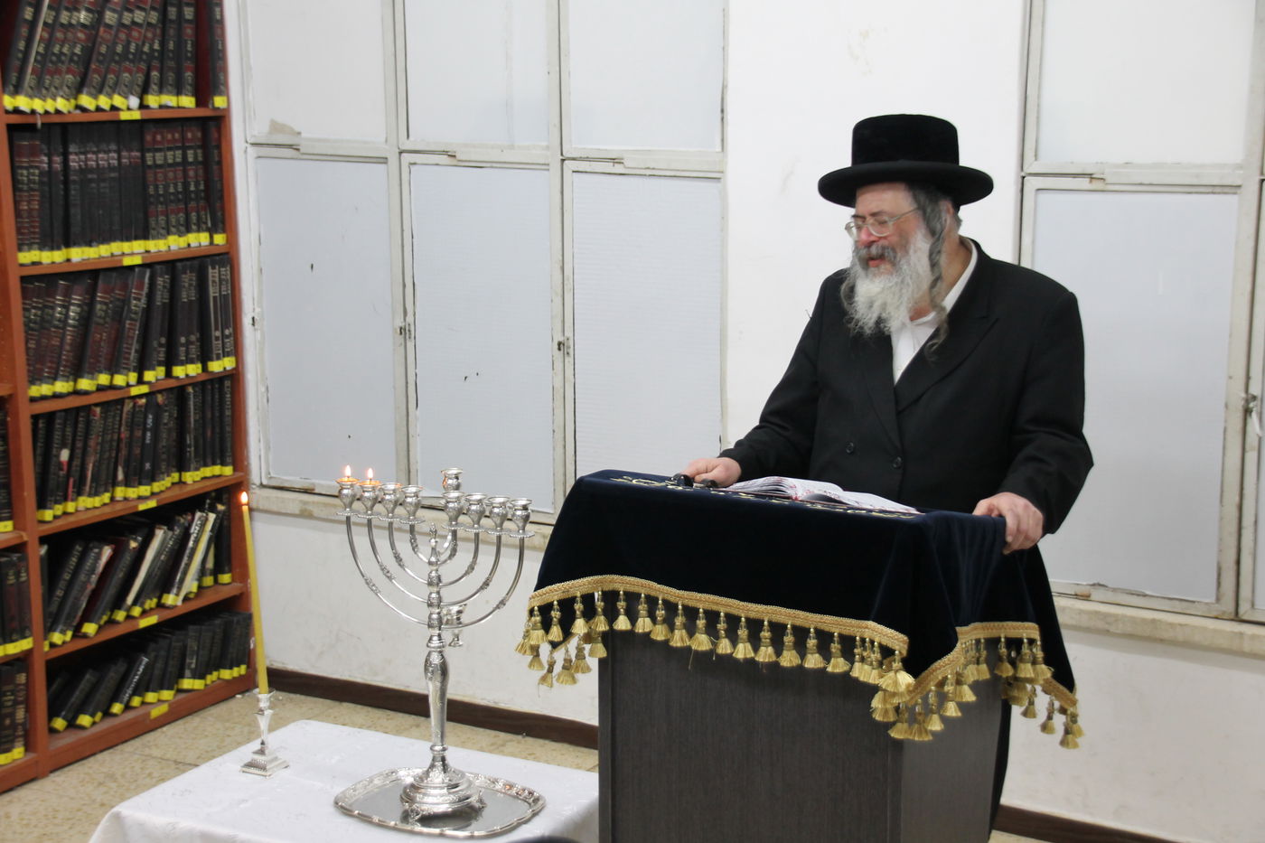 אדמו"רי בני ברק בהדלקת הנר השני • גלריה