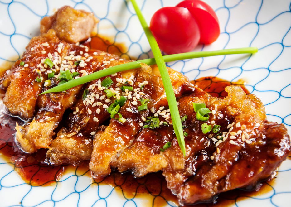 נגיסי עוף פריכים ברוטב סויה וג'ינג'ר פיקנטי