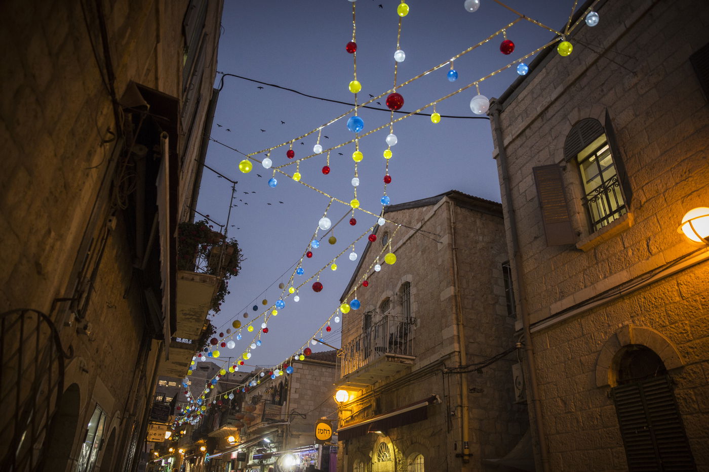חנוכה ברחובות ירושלים • גלריה מוארת וצבעונית