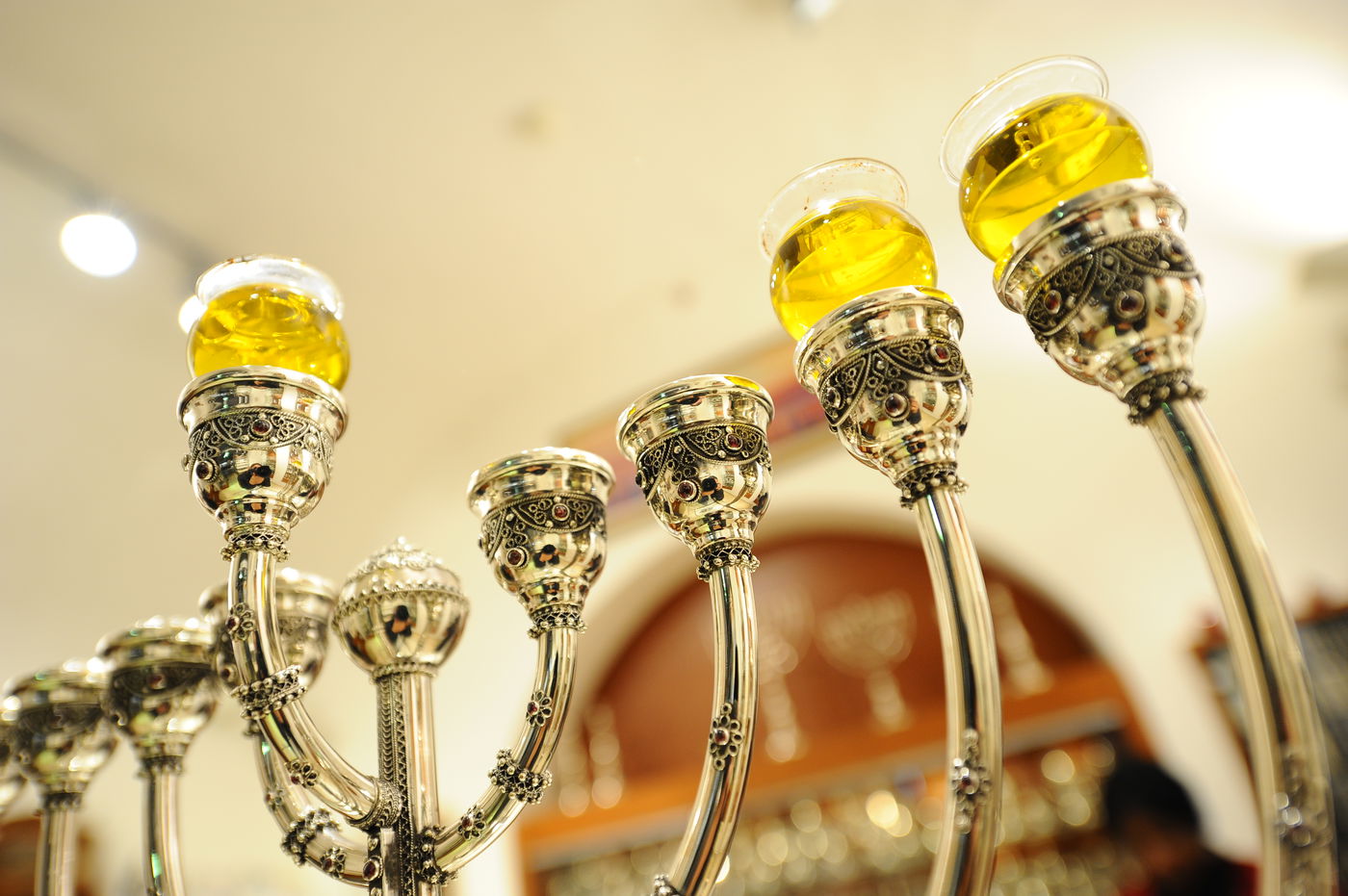 חנוכה ברחובות ירושלים • גלריה מוארת וצבעונית